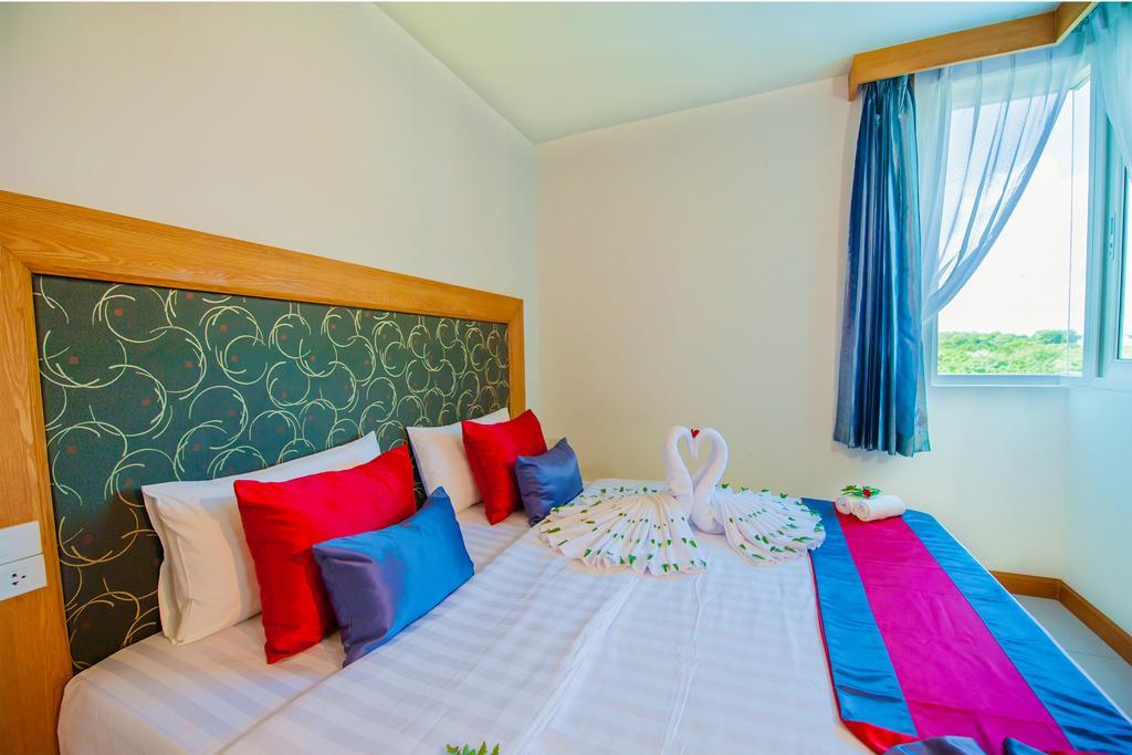 Grand Nai Harn Suites Rawai 외부 사진