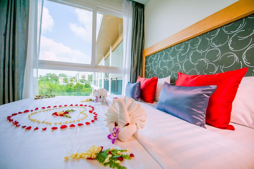 Grand Nai Harn Suites Rawai 외부 사진